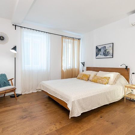 Stylish Studio Apartment By Irundo Ρόβινι Εξωτερικό φωτογραφία