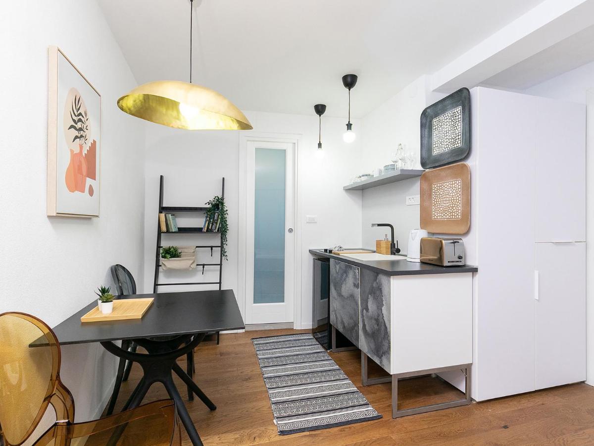 Stylish Studio Apartment By Irundo Ρόβινι Εξωτερικό φωτογραφία