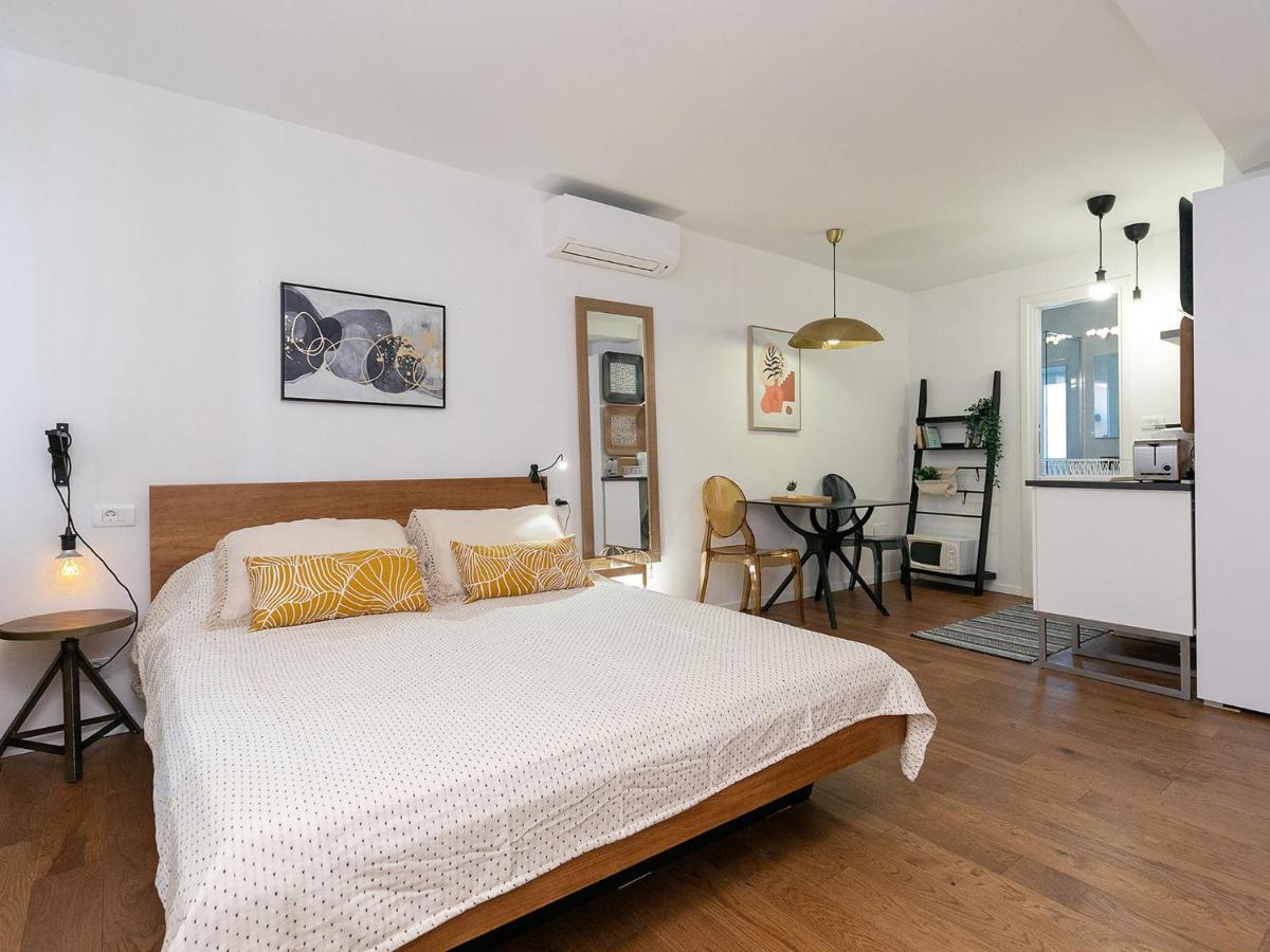 Stylish Studio Apartment By Irundo Ρόβινι Εξωτερικό φωτογραφία
