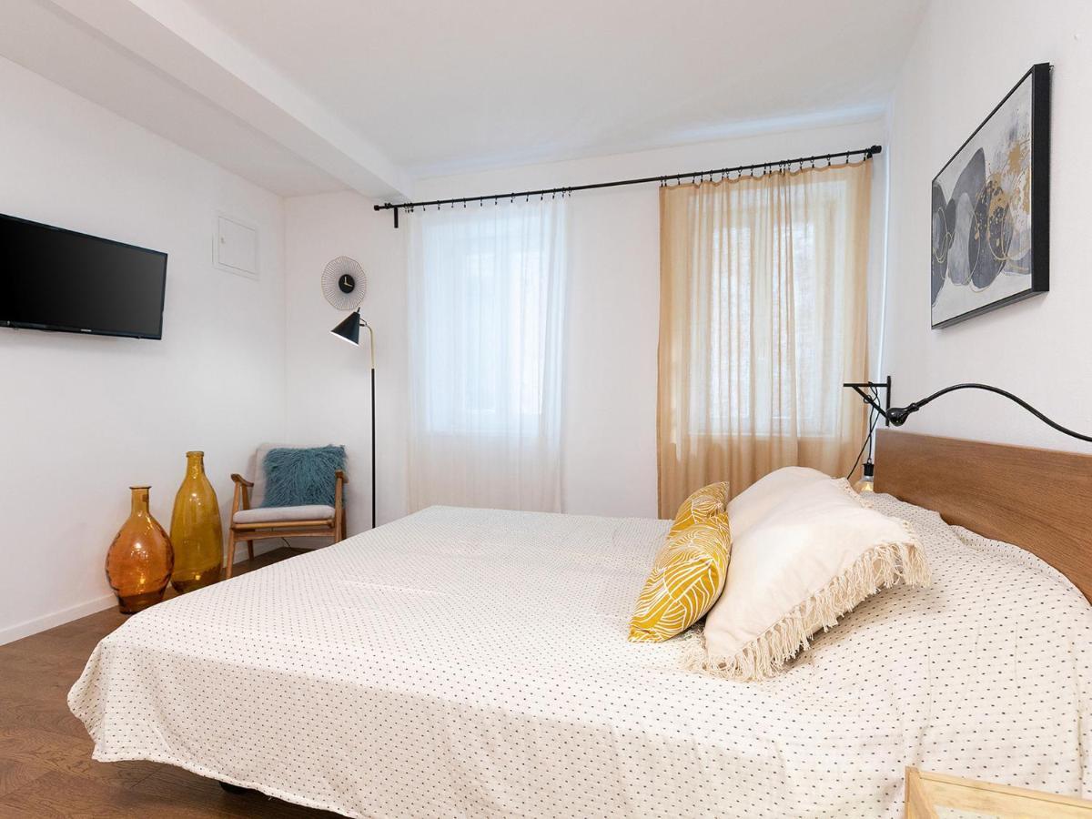 Stylish Studio Apartment By Irundo Ρόβινι Εξωτερικό φωτογραφία